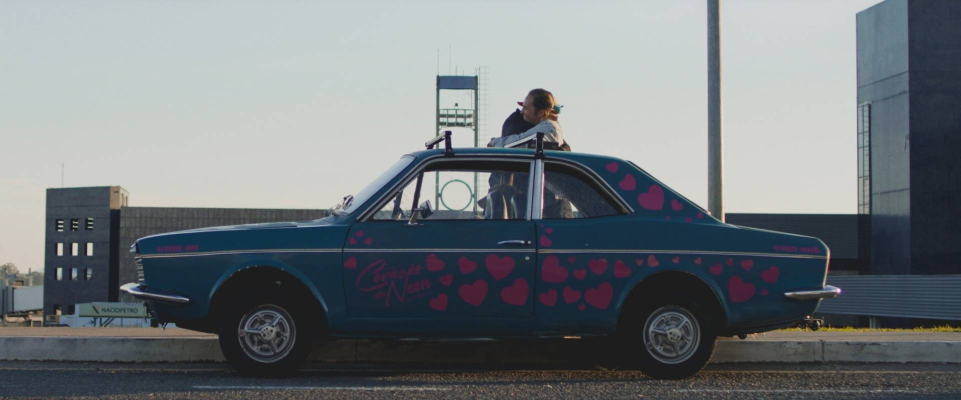 Cena do filme Coração de Neon 8