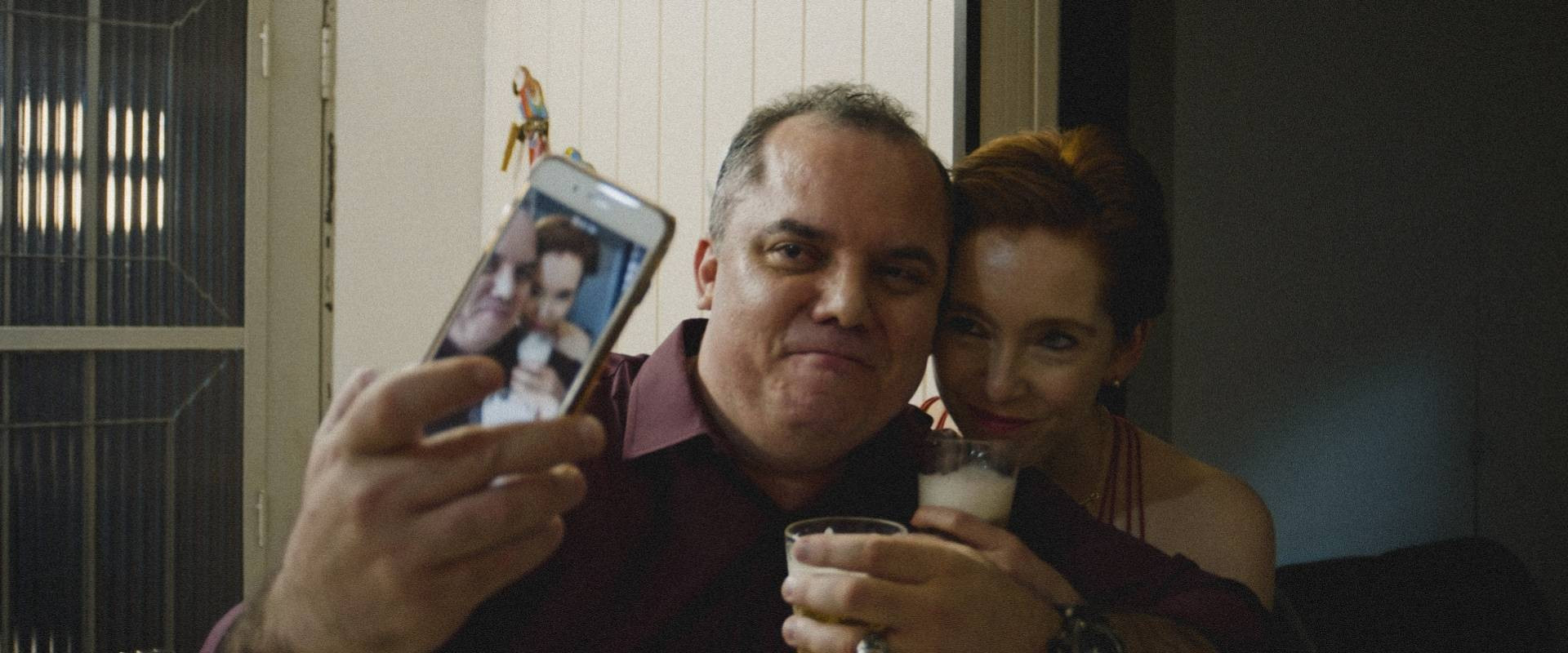 Cena do filme Coração de Neon 12