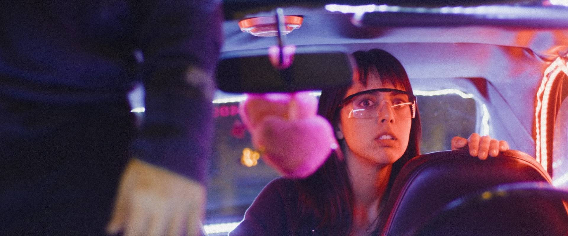 Cena do filme Coração de Neon 17