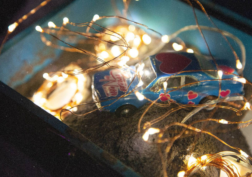 Cena do filme Coração de Neon 38