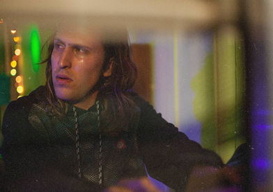 Cena do filme Coração de Neon 43