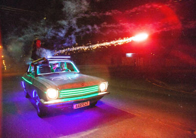 Cena do filme Coração de Neon 50