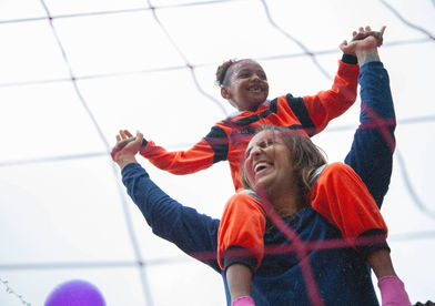 Cena do filme Coração de Neon 53