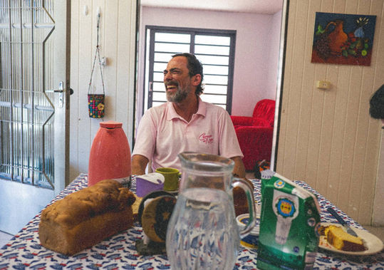 Cena do filme Coração de Neon 57