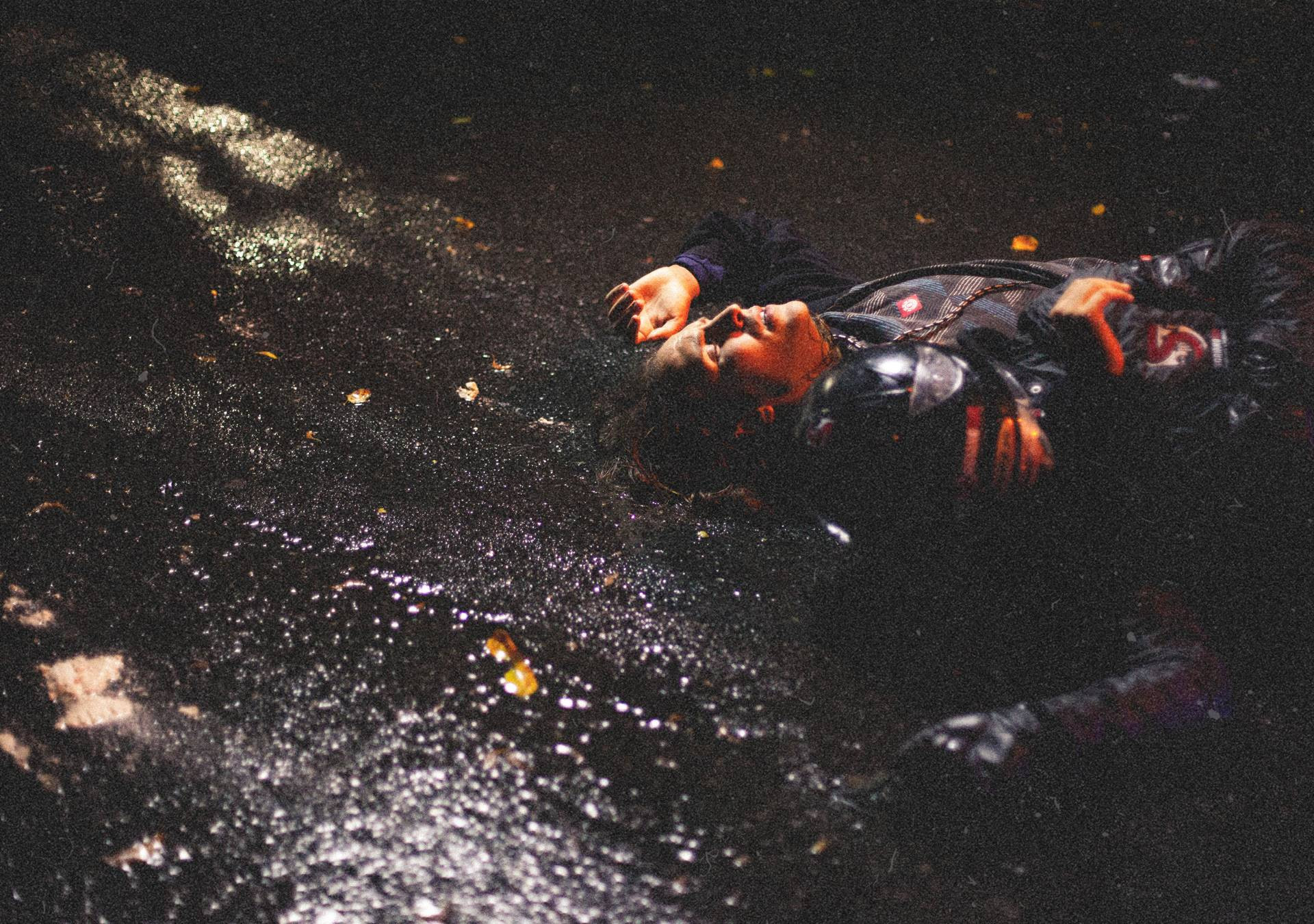 Cena do filme Coração de Neon 16