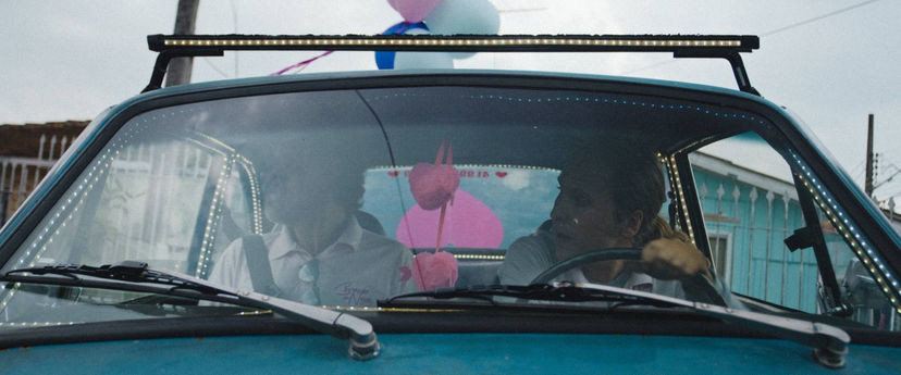 Cena do filme Coração de Neon 39