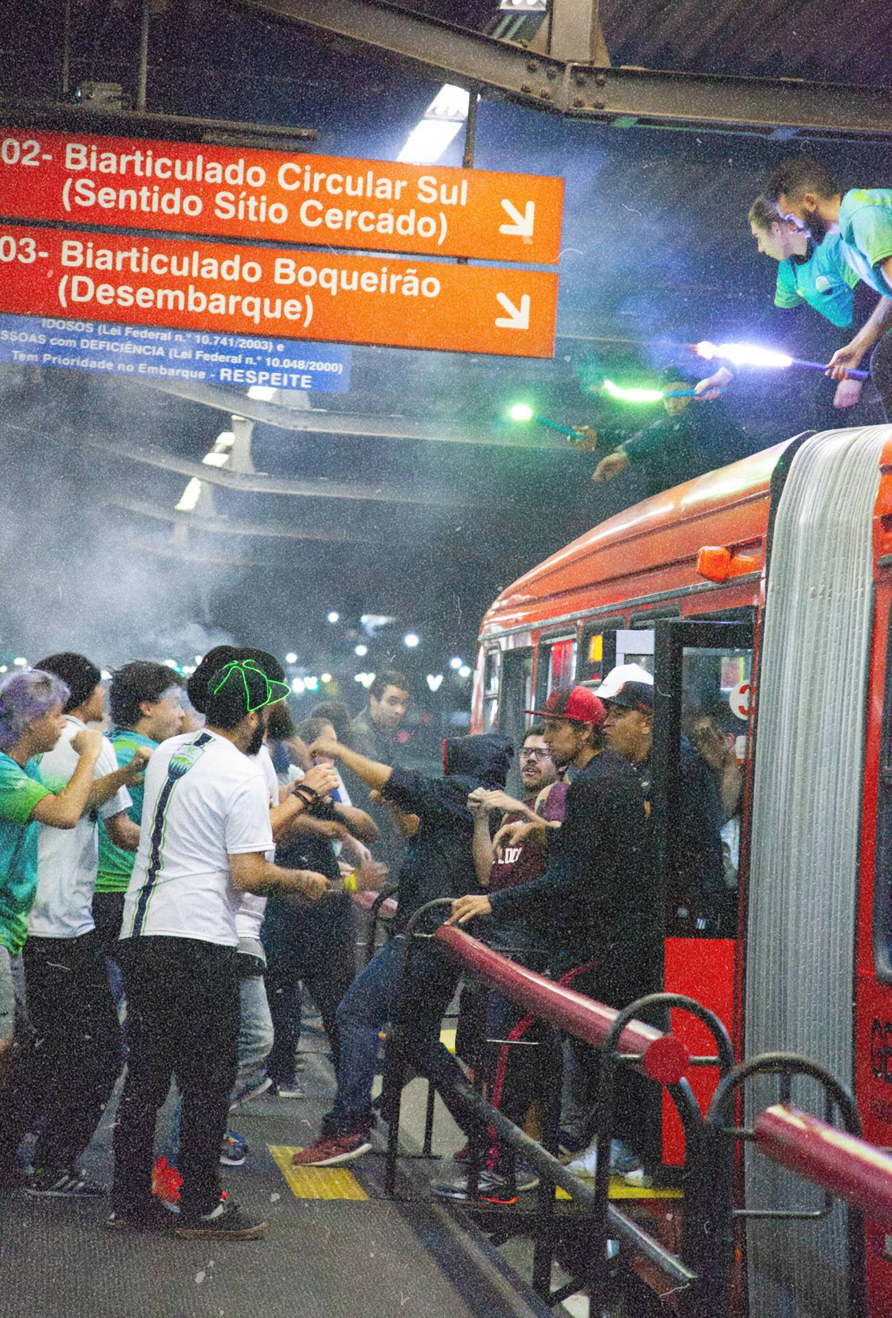 Cena do filme Coração de Neon 2