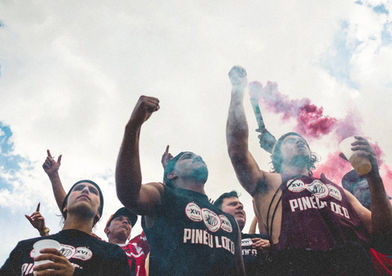 Cena do filme Coração de Neon 33