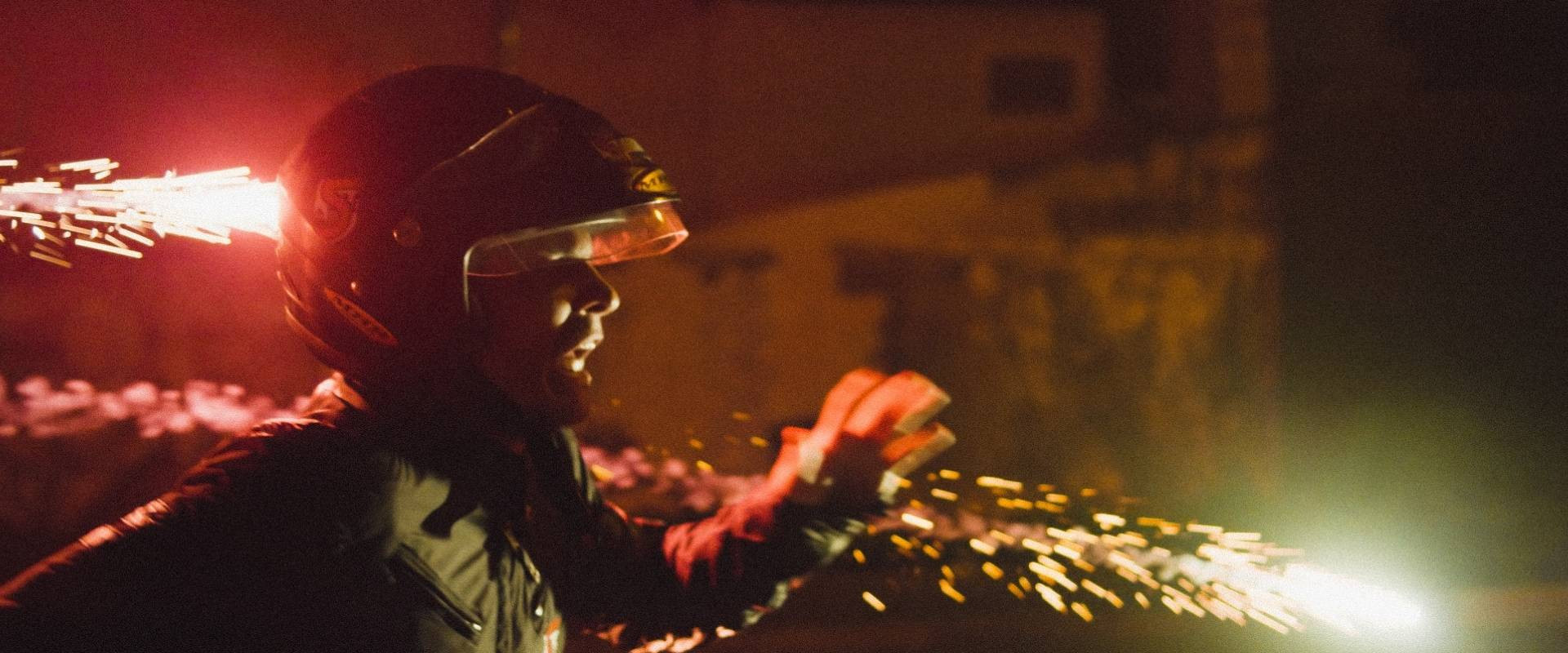 Cena do filme Coração de Neon 19